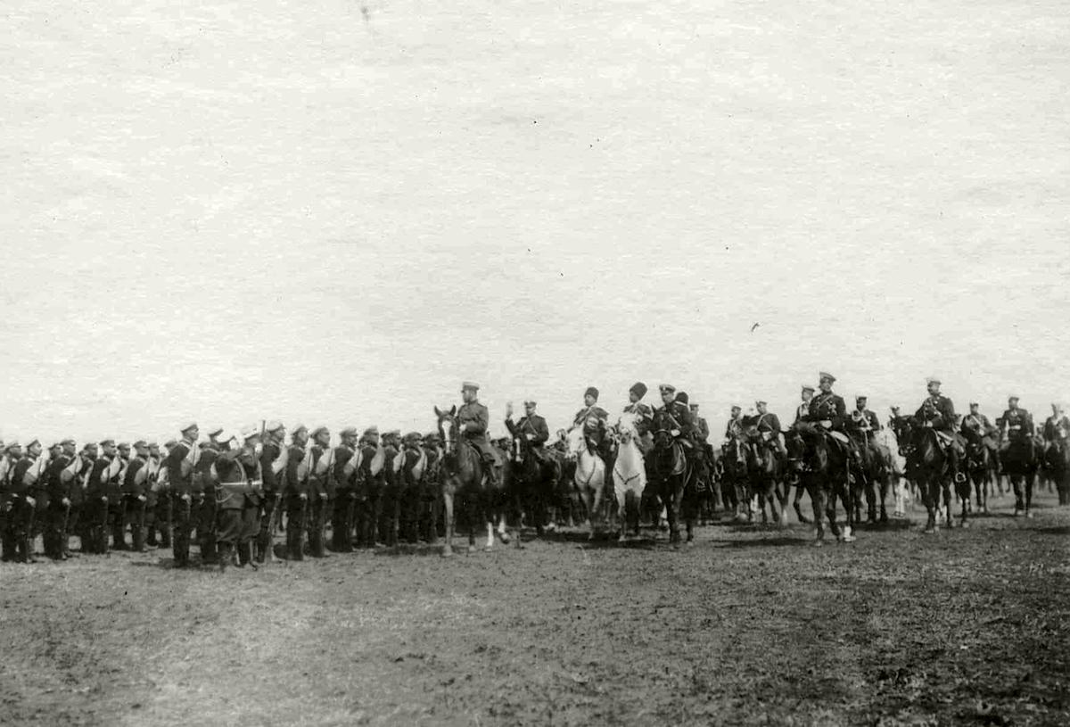 Смотр полков перед отправкой в действующую армию. 1904 г.