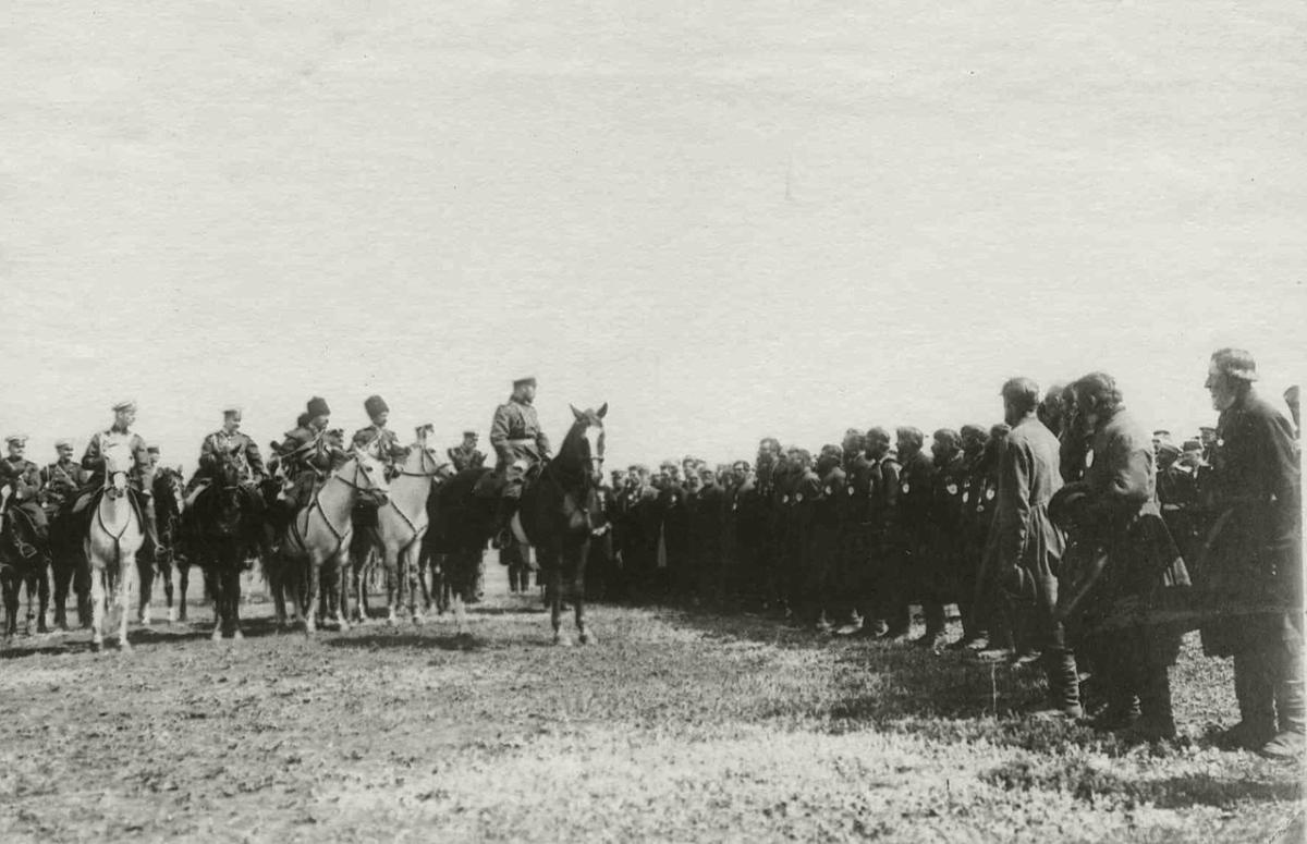 Смотр полков перед отправкой в действующую армию. 1904 г.