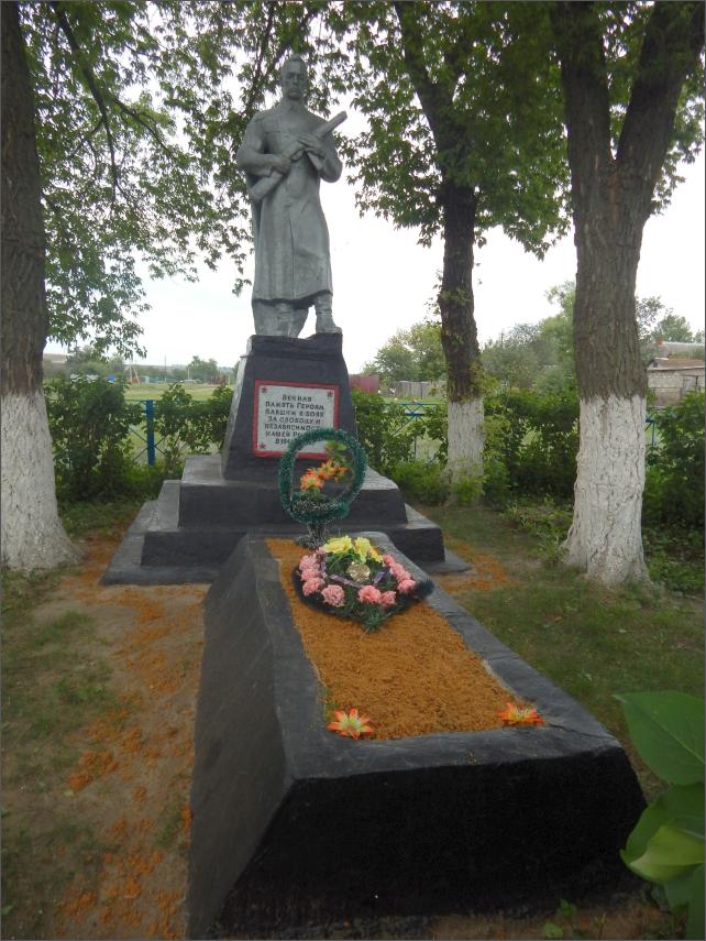 Памятник в Мантуровском районе. Большие бутырки мантуровский